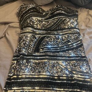 In great condition size 8 Scala dress!! Perfect for Holidays!